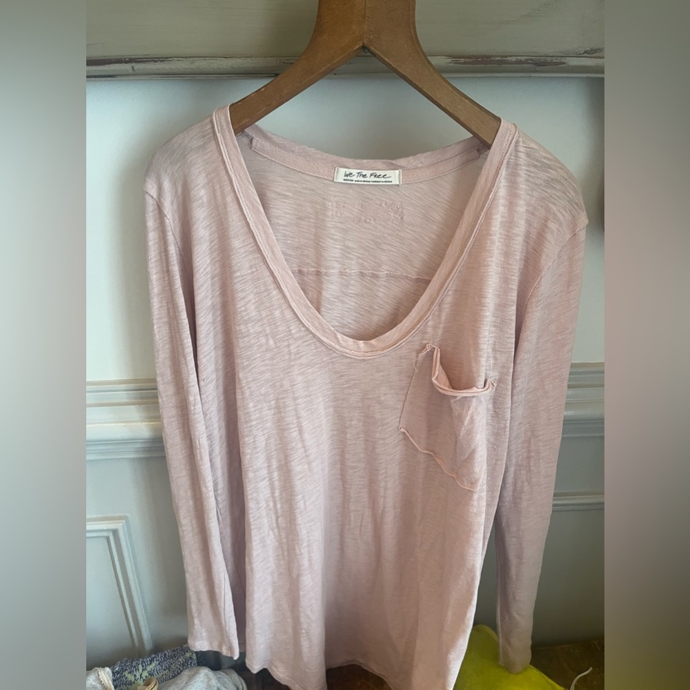 We the Free thin tshirt or layering shirt. Light pink/Rose color
